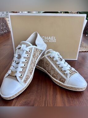 Brand New pair of Michael Kors Kristy Slide Sneakers in a cream and beige, 6.5.